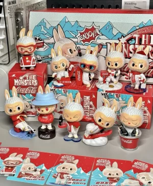 Labubu × Coca-Cola Collector Figurinen